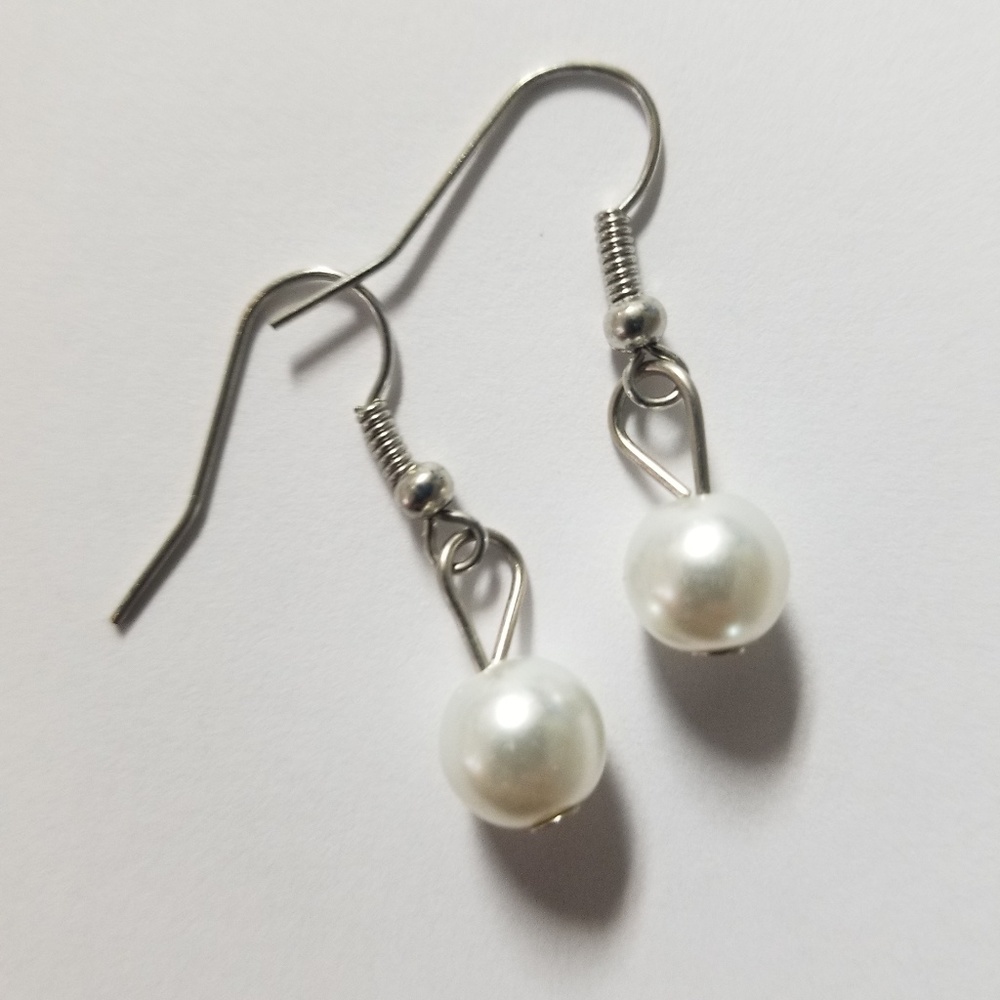 White Pearl earrings - Picture 2 of 3